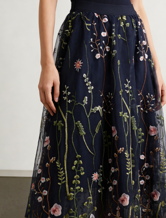 Embroidered meadow tulle skirt in navy - Small