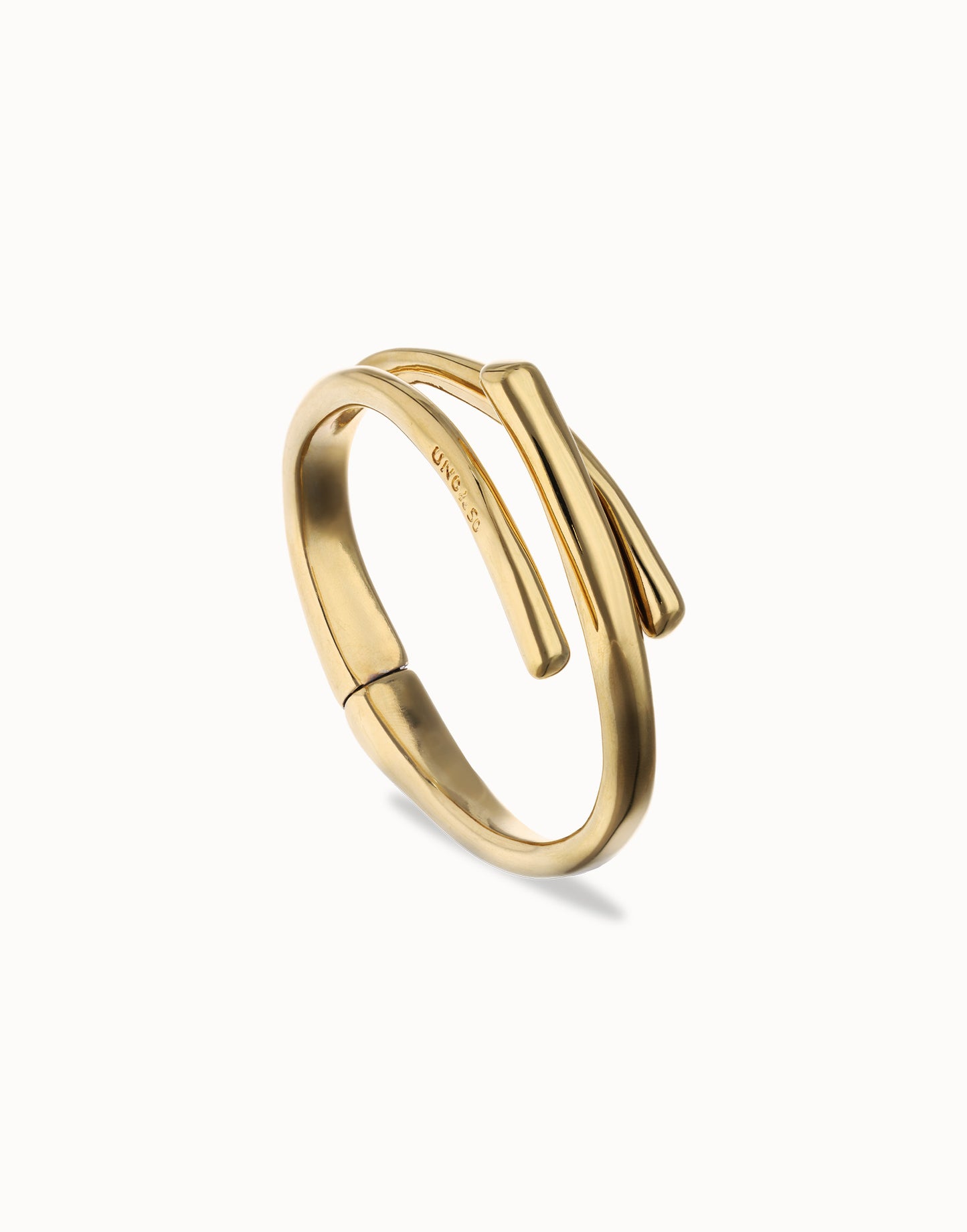 8k gold alloy bracelet with three intertwined organic shapes