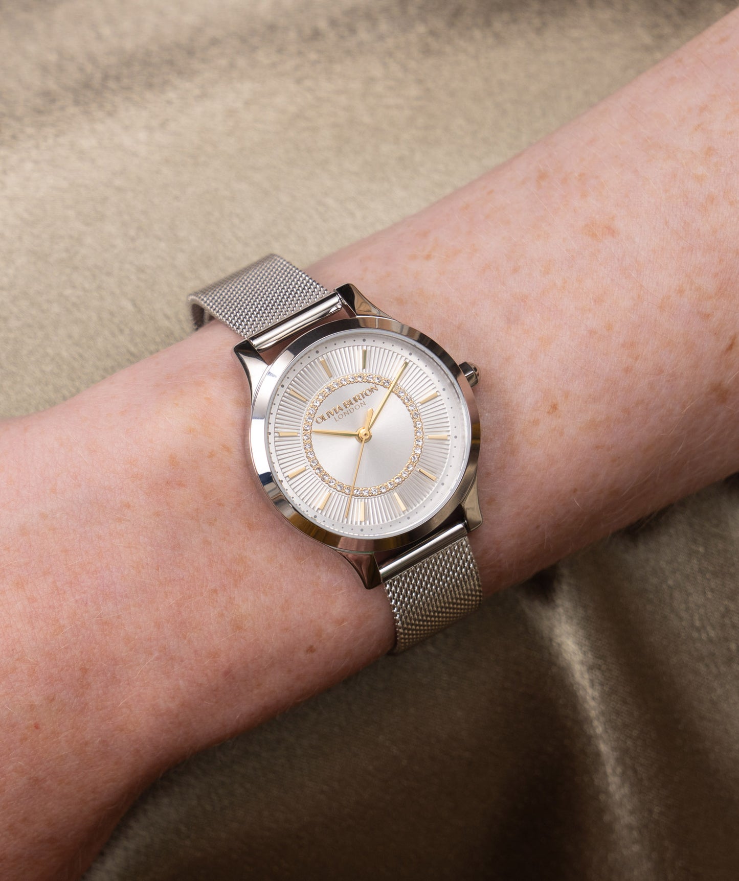 Classic 30mm Wonderlust White & Silver Mesh Watch