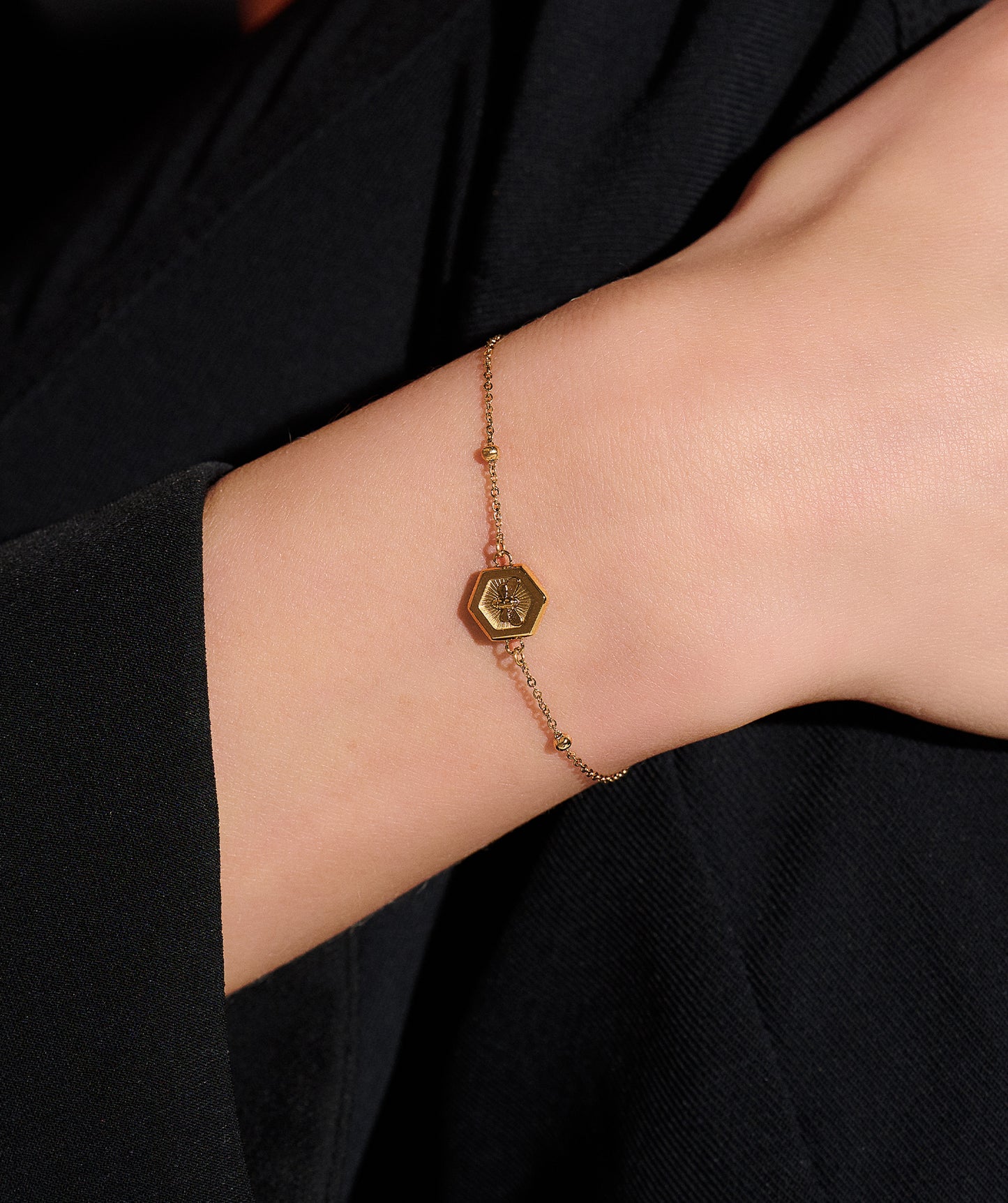 Signature Minima Bee Gold Bracelet