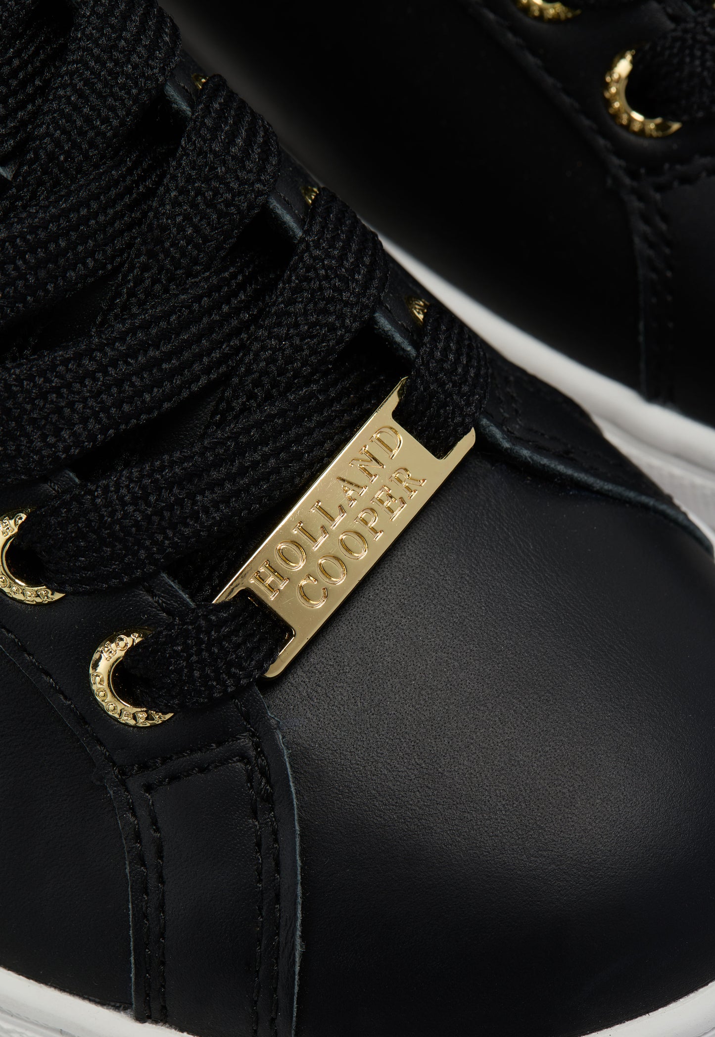 Knightsbridge Court Trainer