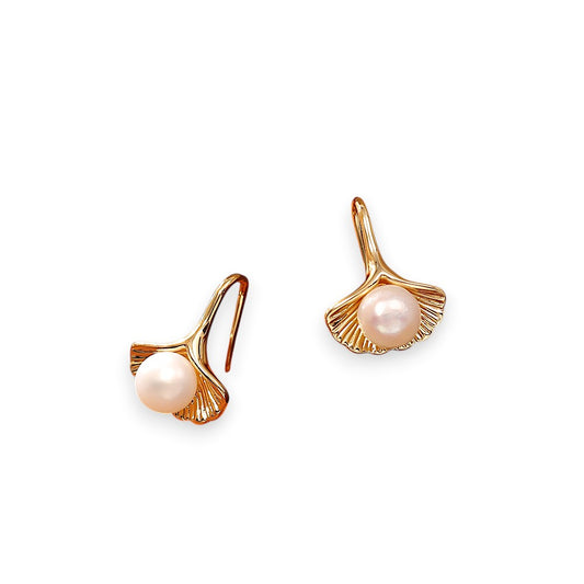 Freshwater Pearl Set in Ginkgo Leaf Earring