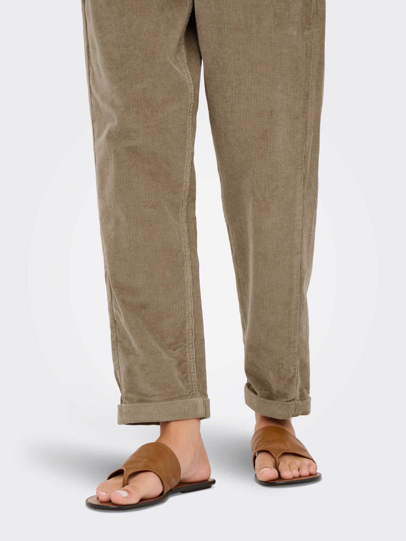 Flora Ela Cord Carrot Trouser