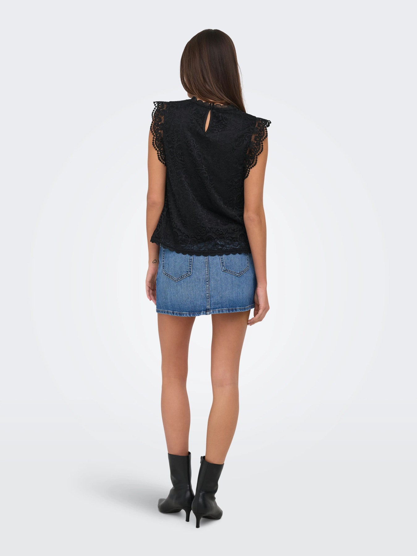 Lotas Lace Top