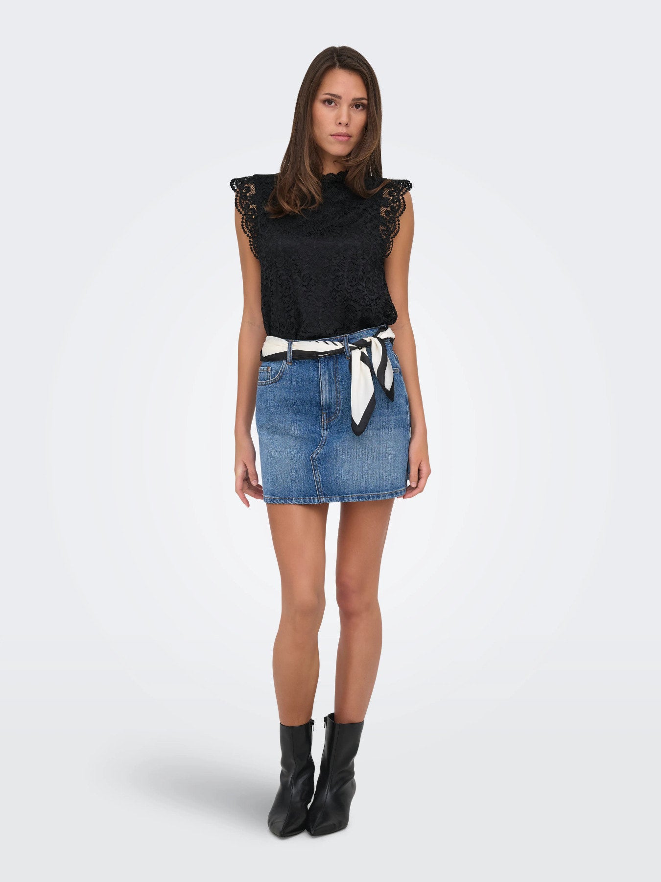 Lotas Lace Top