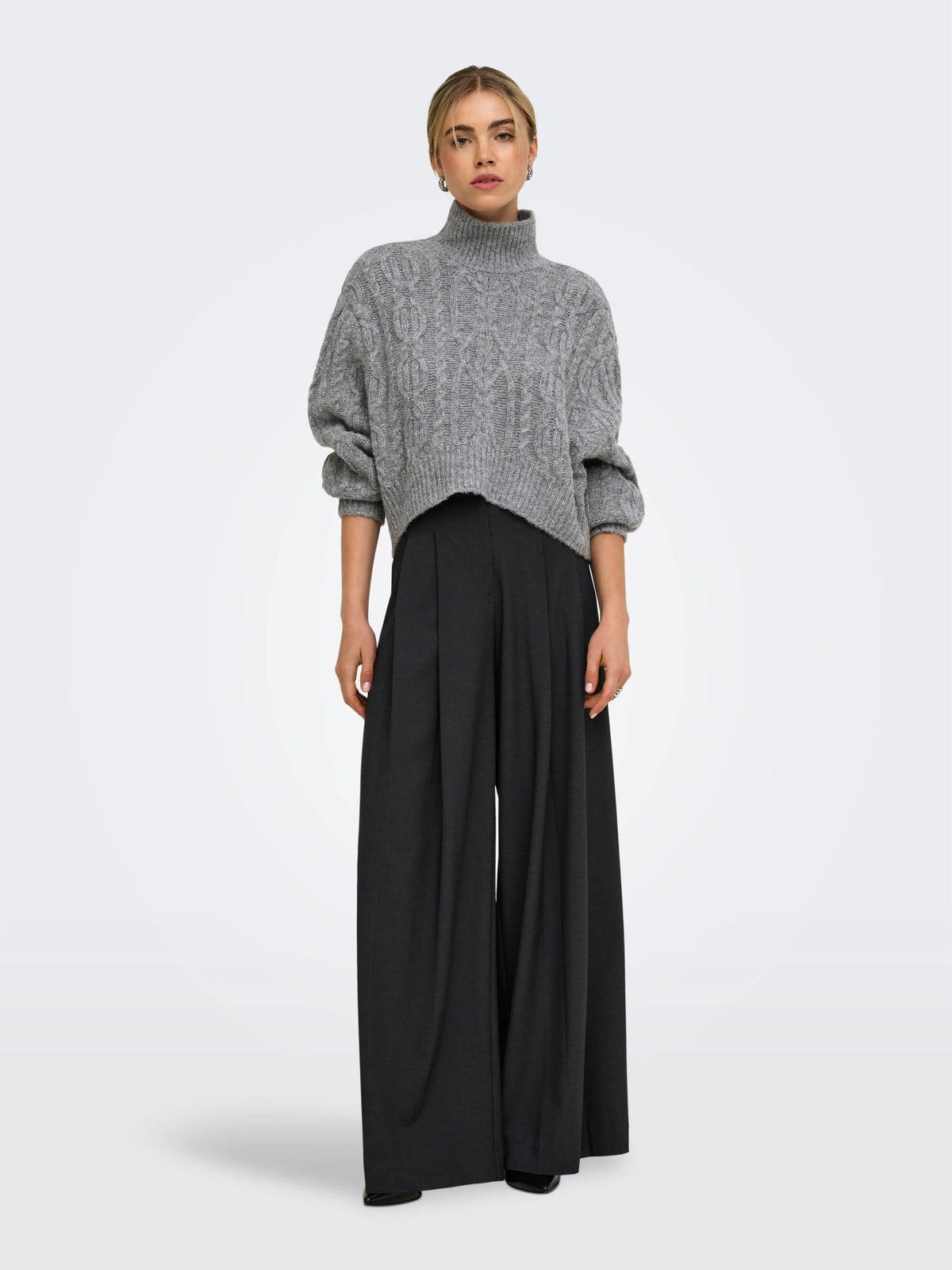 Hilde Short Cable Knit