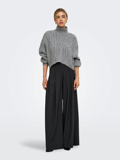 Hilde Short Cable Knit