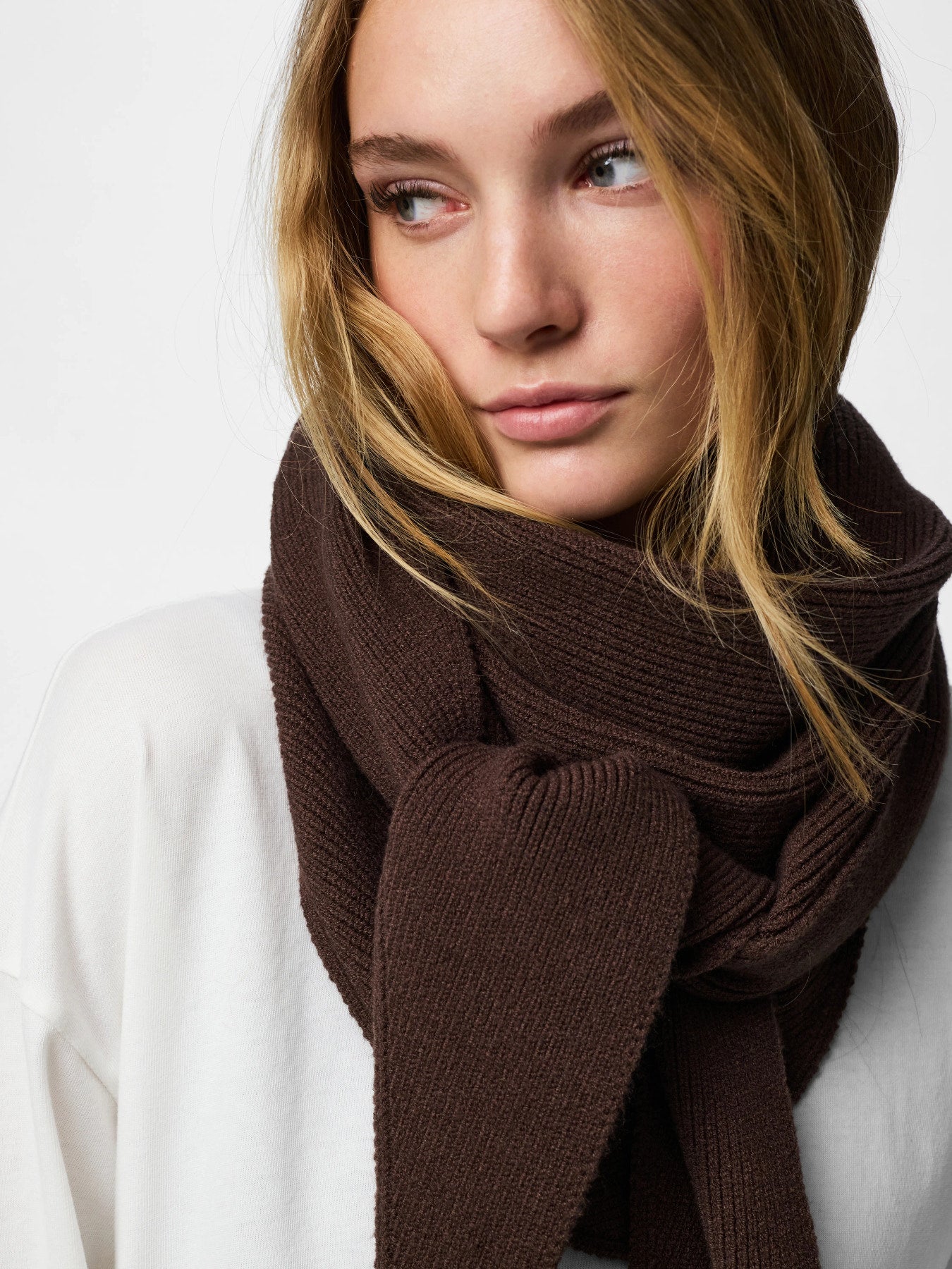Komma Rib Big Triangle Scarf