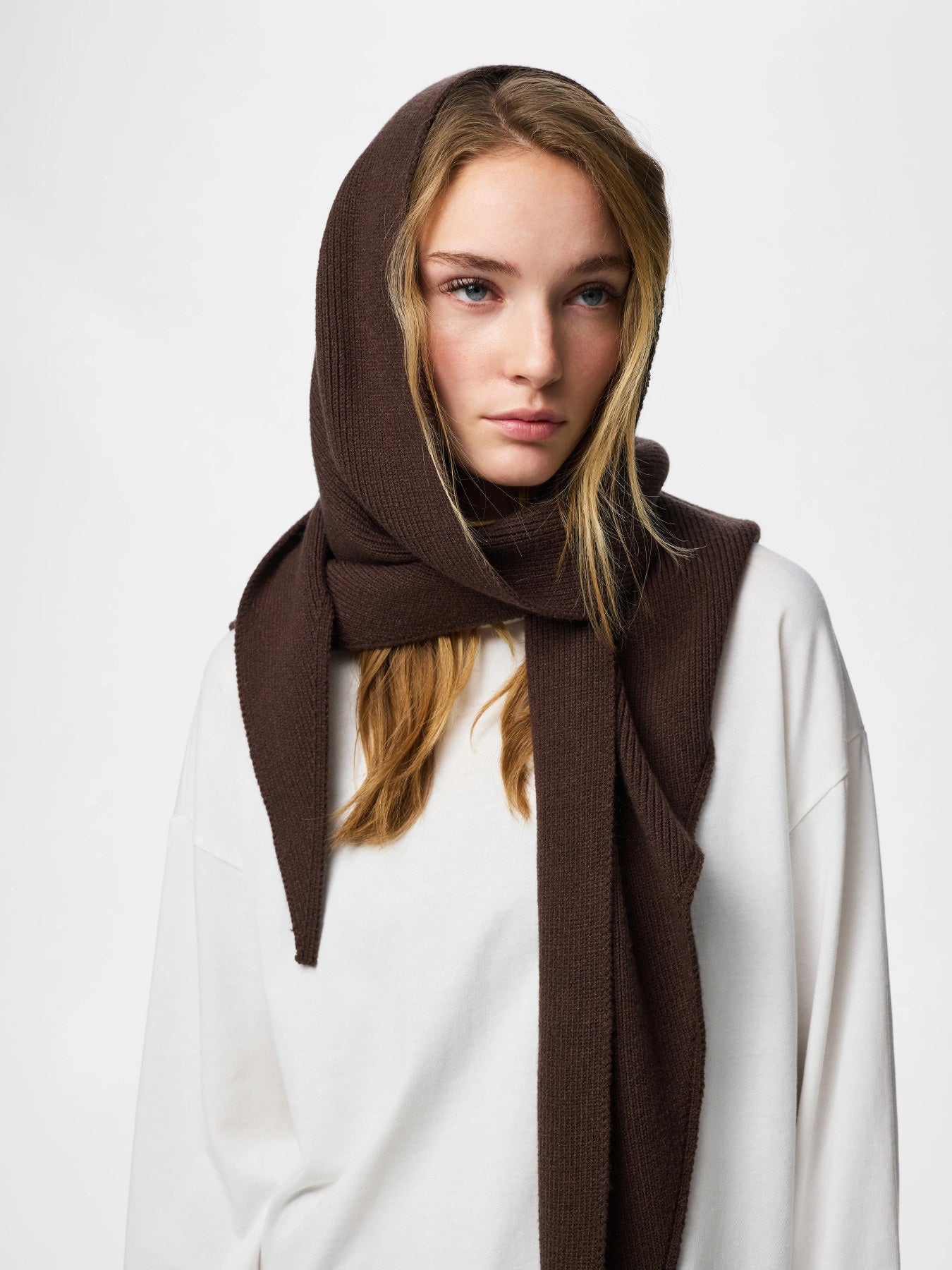 Komma Rib Big Triangle Scarf