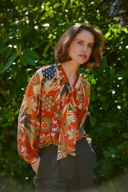 Fans Scarlet Pussy Bow Blouse S/M