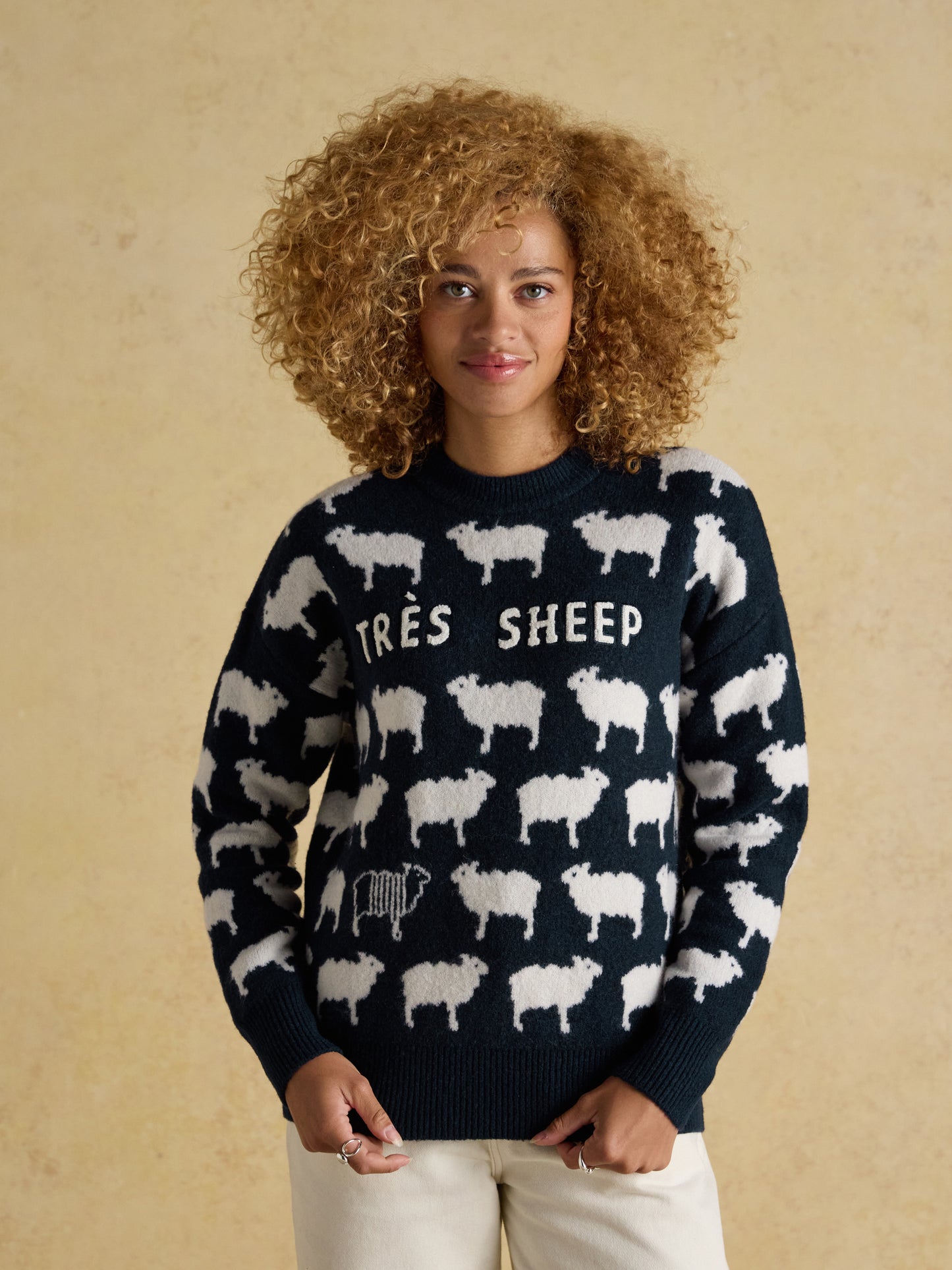 Intarsia Knitted Tres Sheep Relaxed Fit Jumper with Crew Neck