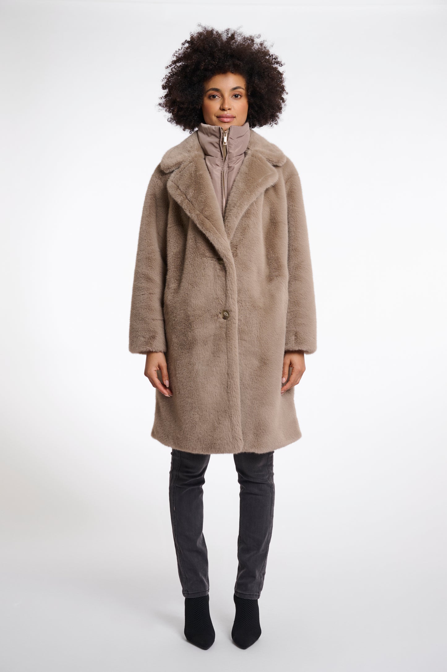 Single breasted faux fur coat with detachable collar