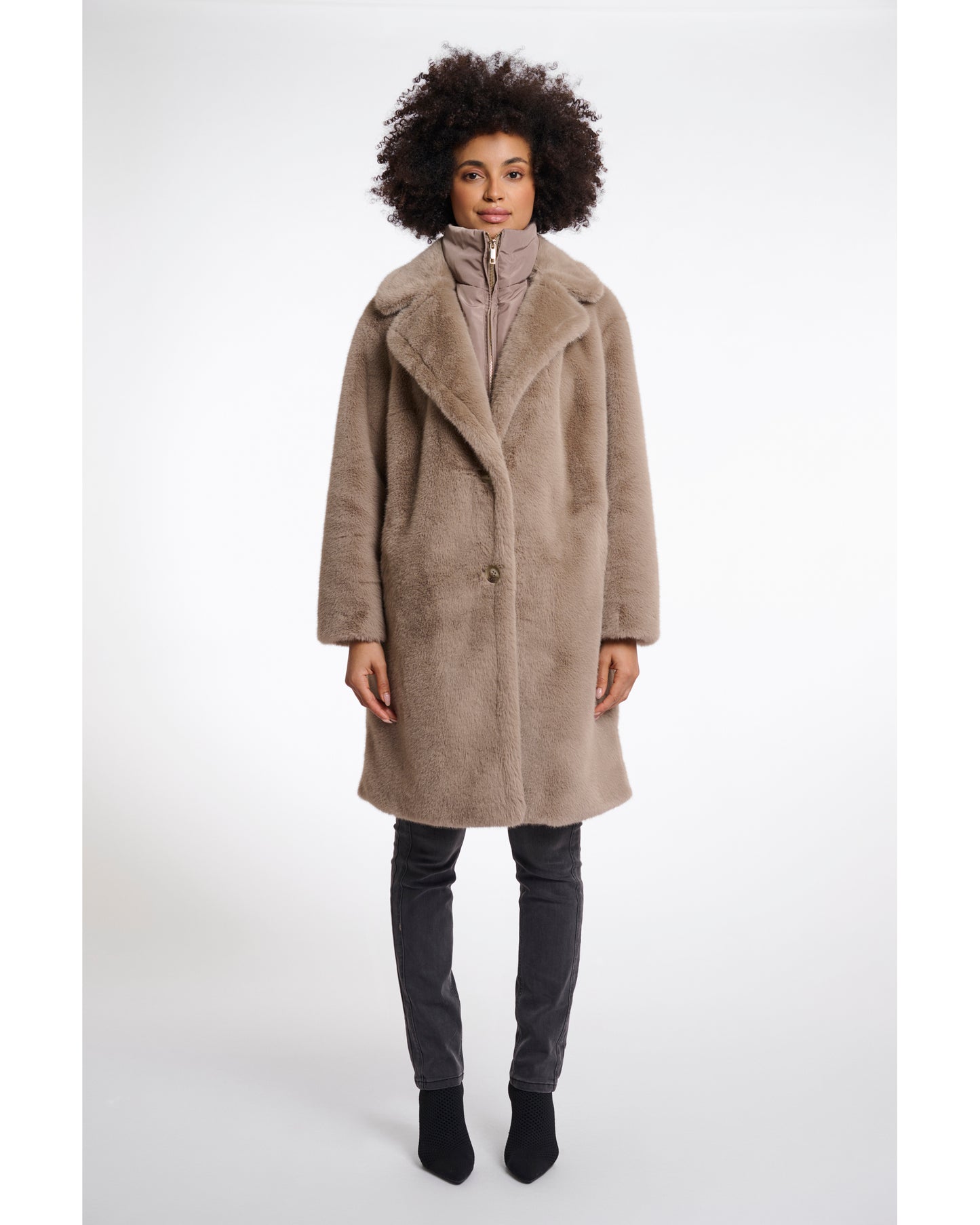 Single breasted faux fur coat with detachable collar