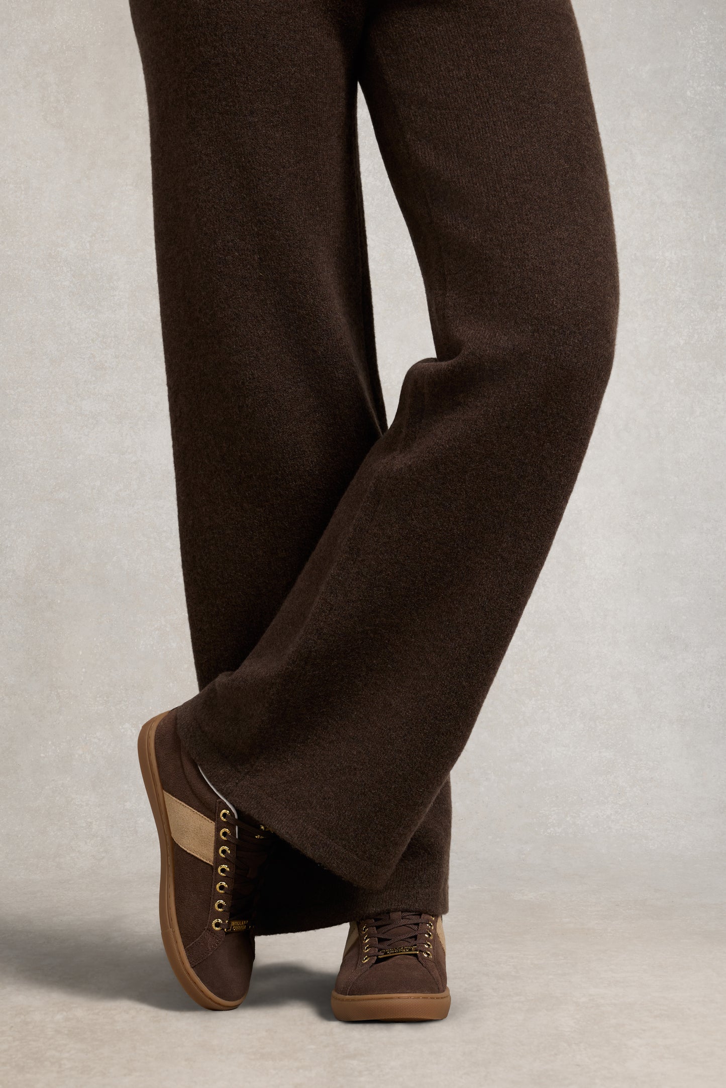 Knightsbridge Court Trainer