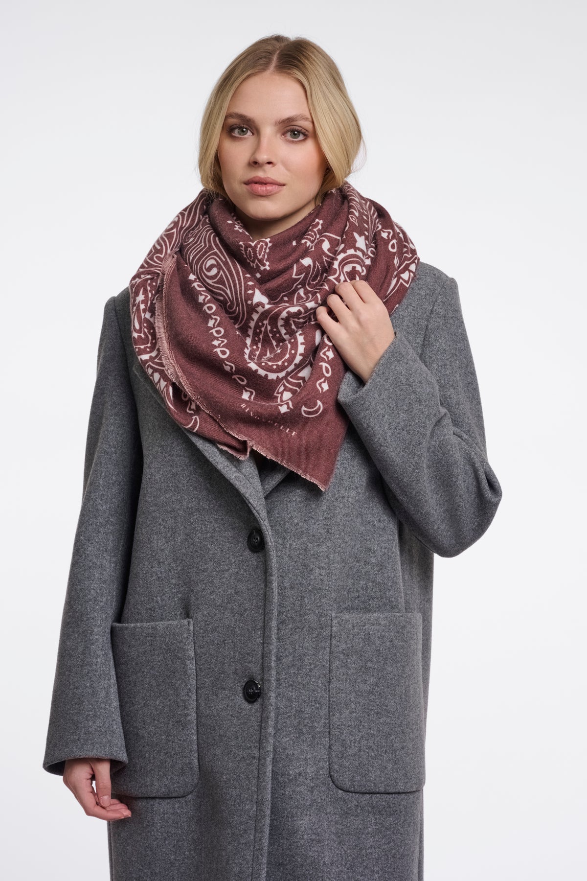 Big square scarf with print  - Sangria paisley