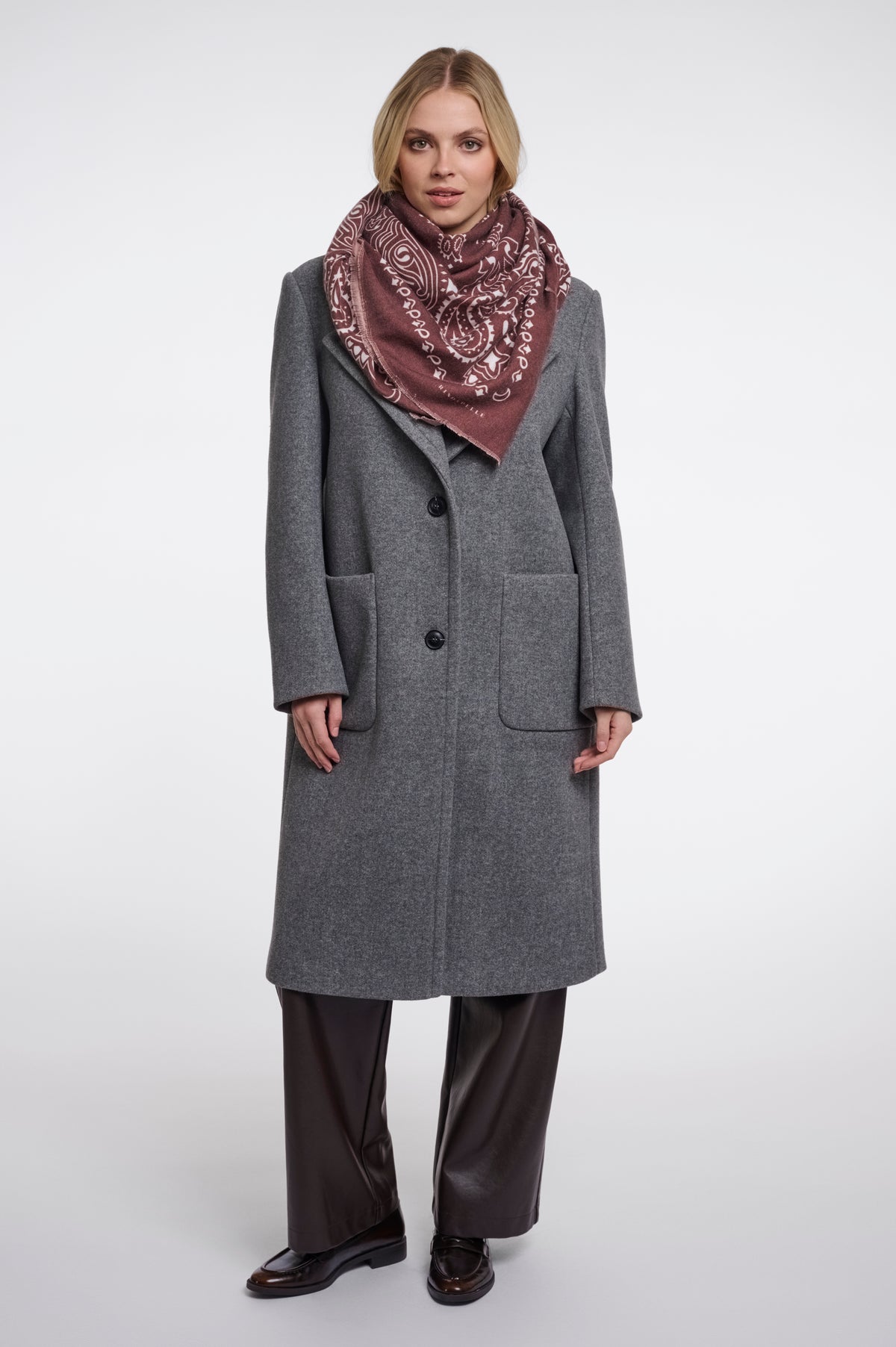 Big square scarf with print  - Sangria paisley
