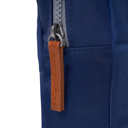 Willesden Sling Bag Large in Crisp Blue