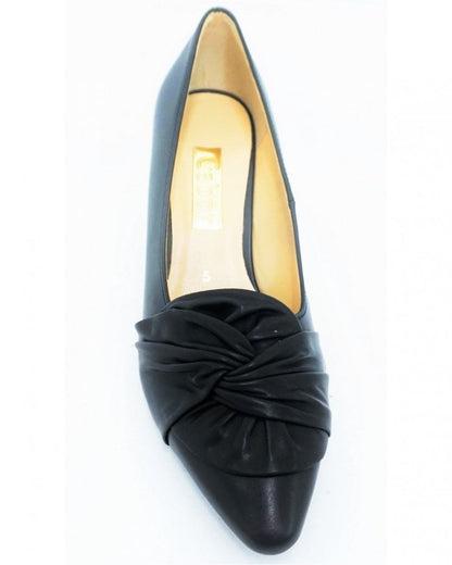 Tricky Leather Bow Court Show